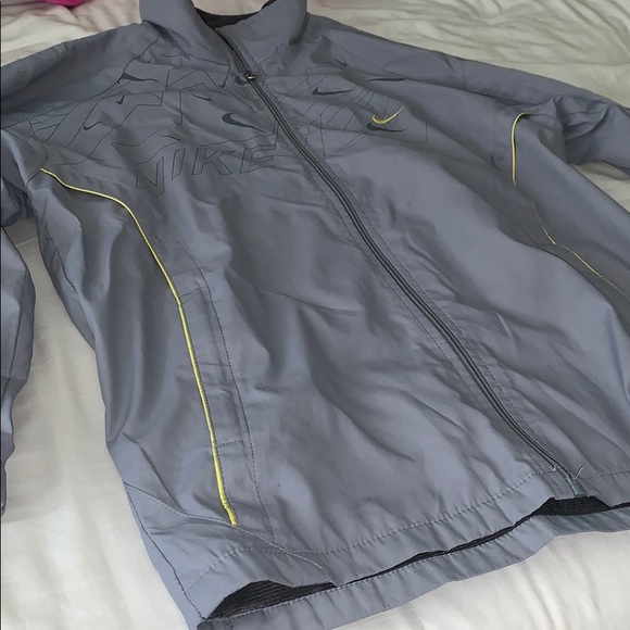 nike windbreaker (used) - Picture 2 of 4